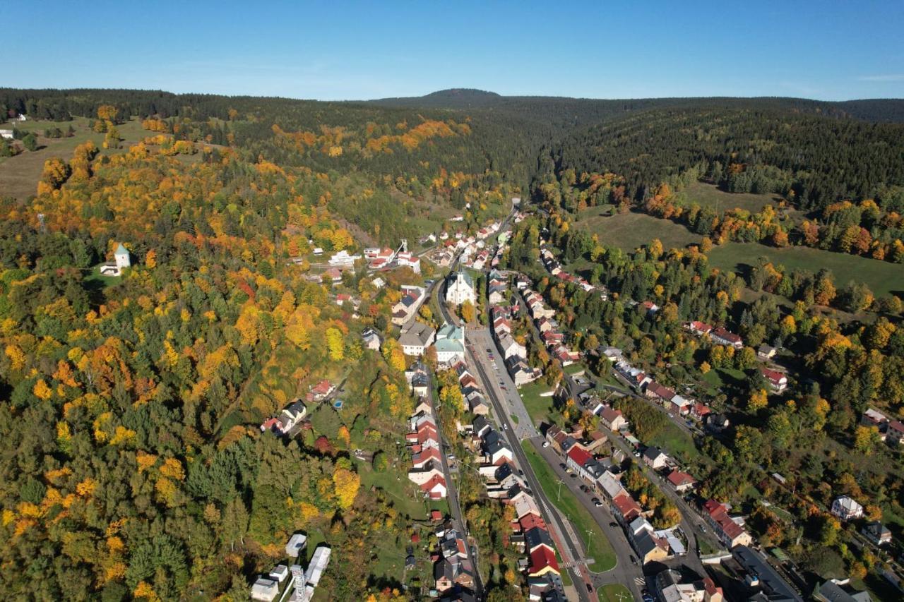 Apartmán Houmr Jáchymov Esterno foto